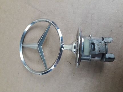 Эмблема капота Mercedes C-Class W203 M272 2007