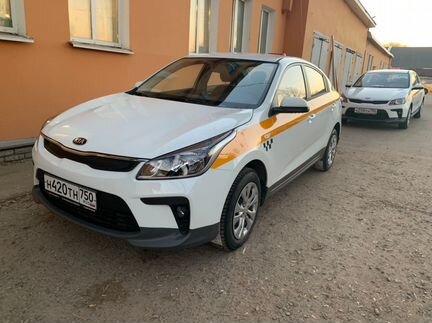 Водитель такси на аренде