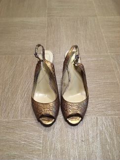 Кожаные босоножки