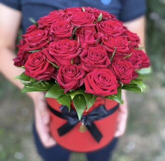 Розы в шляпной коробке