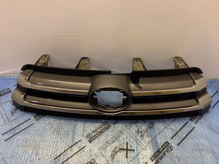 Решетка радиатора Toyota Highlander 3