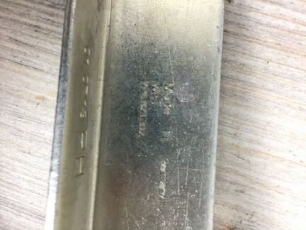 Петля капота передняя правая Vw Touareg 7P