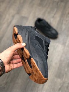 Adidas Yeezy Boost 700