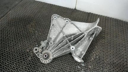 Кронштейн (лапа крепления), Кабины правый Renault