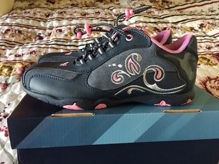 Кроссовки для девочки