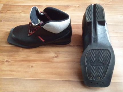 Ботинки лыжные