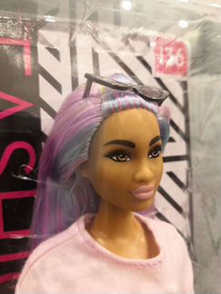 Кукла Вarbie Игpа c модой с pазноцвeтными волoсами