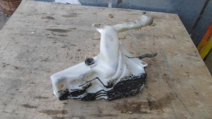 Бачок омывателя Мицубиси Каризма Carisma MR108592