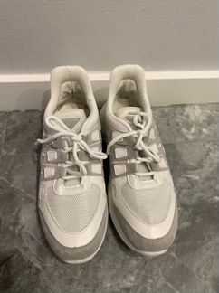 Кроссовки женские