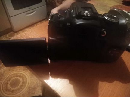 Зеркальный фотоаппарат Canon sx20