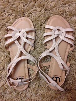 Босоножки белые