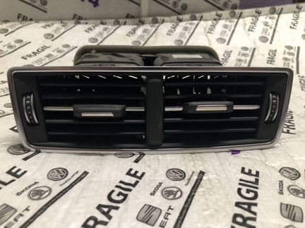 Дефлектор центральный задний Audi Q7 4M