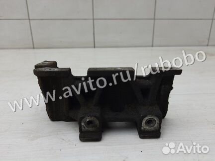 Кронштейн радиатора Kia Magentis 2 MG G4KA 2007