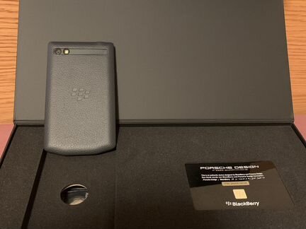 Смартфон BlackBerry Porsche P9983 Graphite