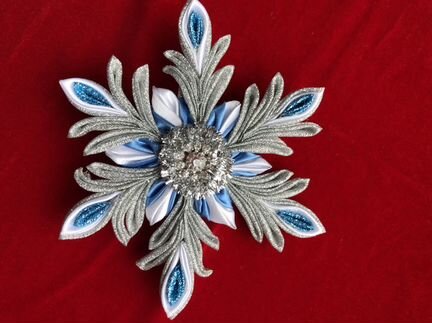Брошь-заколка Снежинка ручная работа